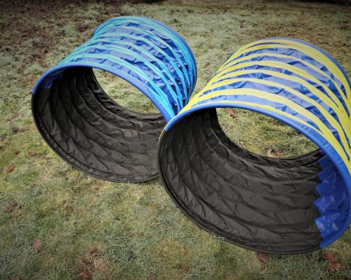 Hoopers-Tunnel: Lauffläche Grip, Durchmesser 80 cm, Länge 1 Meter. Für Hoopers oder auch
für große Rassen beim Agility,
für ängstliche Hunde beim Mut-mach-Training
oder auch als Vorbereitung für Hunde, die bisher noch keinen Agility-Tunnel kennen.